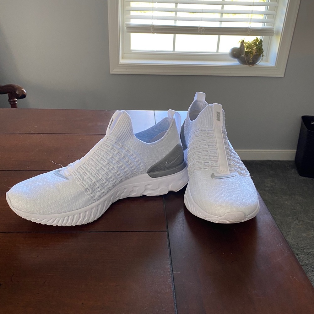 Nike React Phantom Run Flyknit Women’s Size 8.5